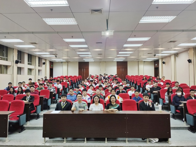 学党史感党恩跟党走马克思主义学院硕士研究生赵赋聪在多地开展党史